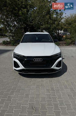 Внедорожник / Кроссовер Audi SQ8 e-tron 2023 в 