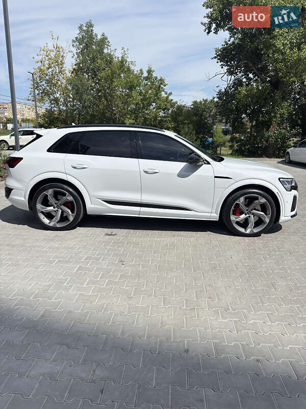 Внедорожник / Кроссовер Audi SQ8 e-tron 2023 в Кропивницком