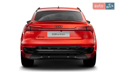 Позашляховик / Кросовер Audi SQ8 e-tron 2023 в 