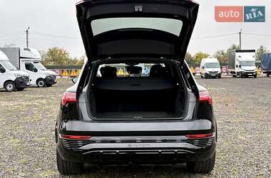 Внедорожник / Кроссовер Audi SQ8 e-tron 2024 в 
