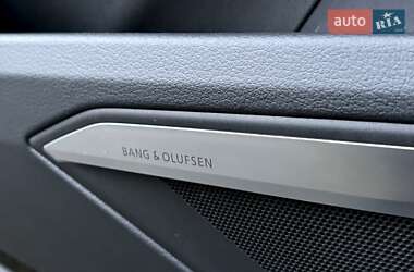 Внедорожник / Кроссовер Audi SQ8 e-tron 2024 в 