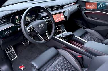 Внедорожник / Кроссовер Audi SQ8 e-tron 2024 в 