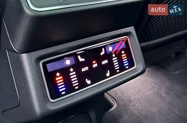 Внедорожник / Кроссовер Audi SQ8 e-tron 2024 в 