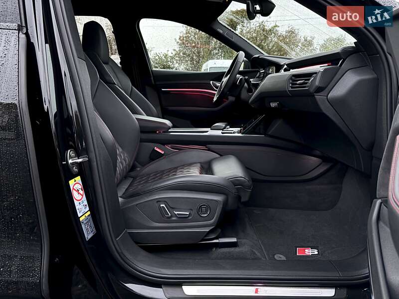 Позашляховик / Кросовер Audi SQ8 e-tron 2024 в Ковелі