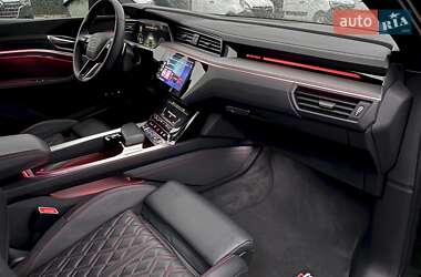Внедорожник / Кроссовер Audi SQ8 e-tron 2024 в 