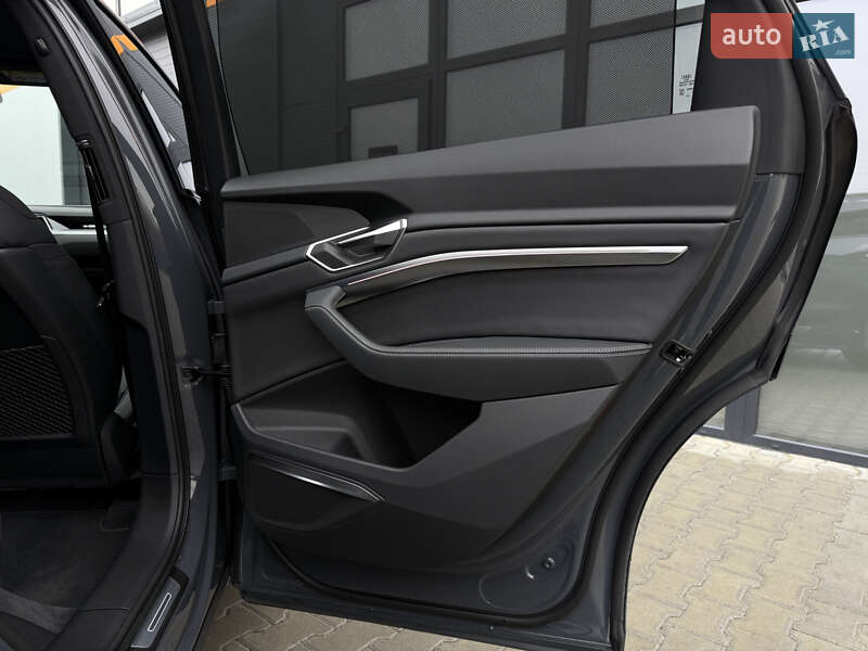 Внедорожник / Кроссовер Audi SQ8 e-tron 2023 в Мукачево