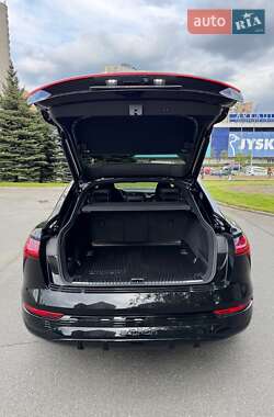 Внедорожник / Кроссовер Audi SQ8 Sportback e-tron 2023 в 