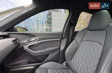 Внедорожник / Кроссовер Audi SQ8 Sportback e-tron 2023 в 