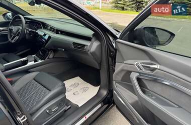 Внедорожник / Кроссовер Audi SQ8 Sportback e-tron 2023 в 