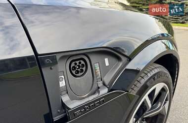 Внедорожник / Кроссовер Audi SQ8 Sportback e-tron 2023 в 
