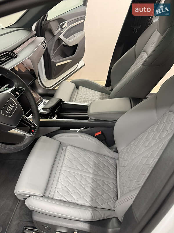 Позашляховик / Кросовер Audi SQ8 Sportback e-tron 2023 в Києві