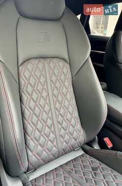 Внедорожник / Кроссовер Audi SQ8 Sportback e-tron 2024 в  фото 30 Внедорожник / Кроссовер Audi SQ8 Sportback e-tron 2024 в