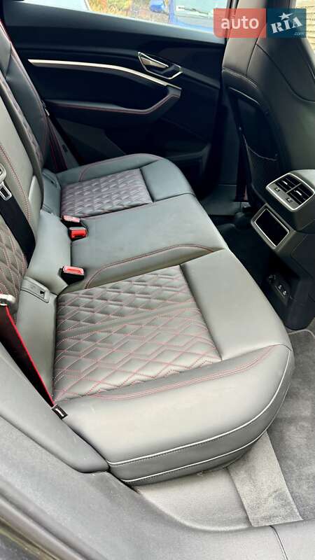 Внедорожник / Кроссовер Audi SQ8 Sportback e-tron 2024 в Киеве