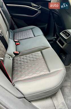 Внедорожник / Кроссовер Audi SQ8 Sportback e-tron 2024 в  фото 40 Внедорожник / Кроссовер Audi SQ8 Sportback e-tron 2024 в