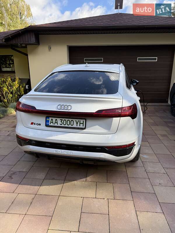 Позашляховик / Кросовер Audi SQ8 Sportback e-tron 2023 в Києві