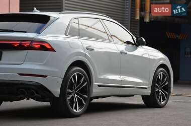 Позашляховик / Кросовер Audi SQ8 2024 в 
