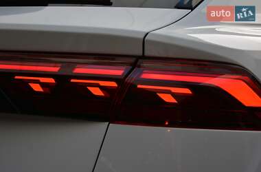 Позашляховик / Кросовер Audi SQ8 2024 в 