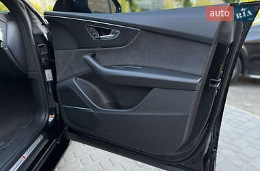 Позашляховик / Кросовер Audi SQ8 2020 в 