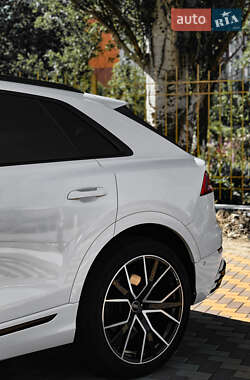 Внедорожник / Кроссовер Audi SQ8 2020 в 