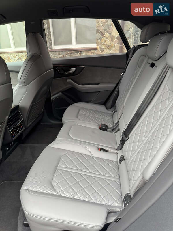 Внедорожник / Кроссовер Audi SQ8 2020 в Владимире