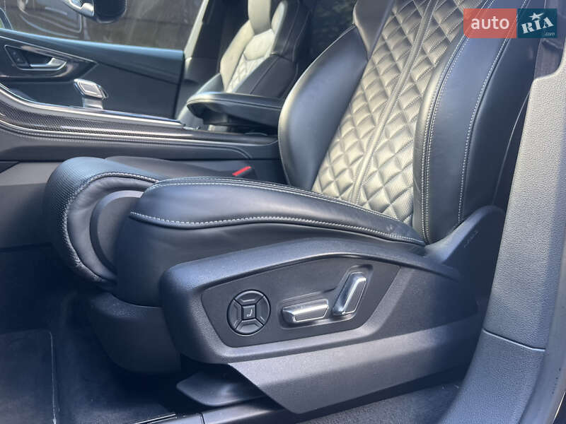 Позашляховик / Кросовер Audi SQ8 2020 в Бердичеві