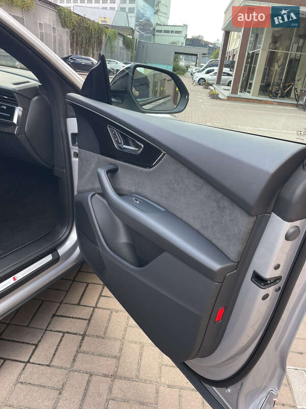 Внедорожник / Кроссовер Audi SQ8 2021 в Киеве