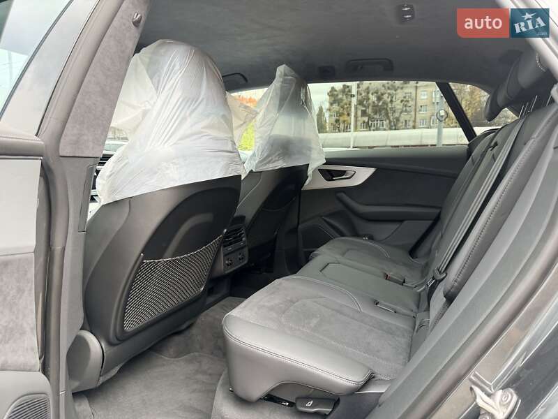 Внедорожник / Кроссовер Audi SQ8 2025 в Киеве