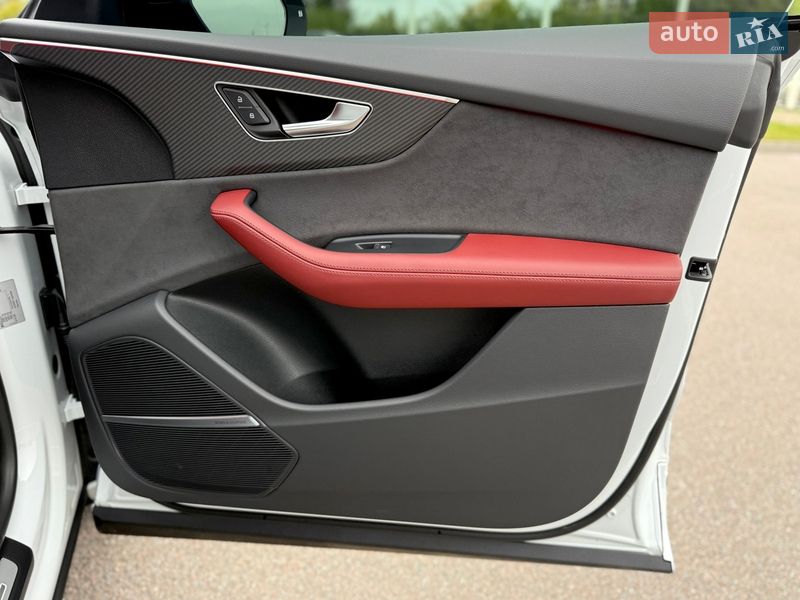 Внедорожник / Кроссовер Audi SQ8 2024 в Киеве