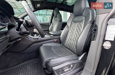 Позашляховик / Кросовер Audi SQ8 2022 в Києві фото 16 Позашляховик / Кросовер Audi SQ8 2022 в Києві
