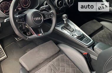 Купе Audi TT 2016 в 