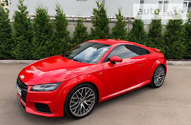 Купе Audi TT 2016 в 
