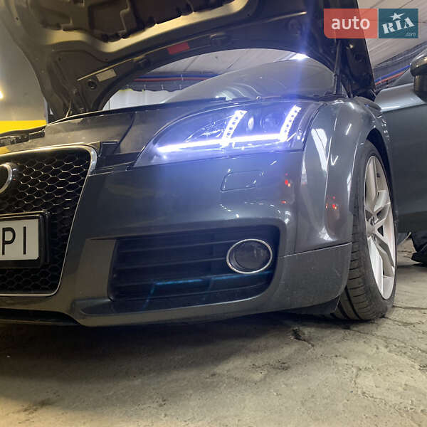 Купе Audi TT 2010 в 