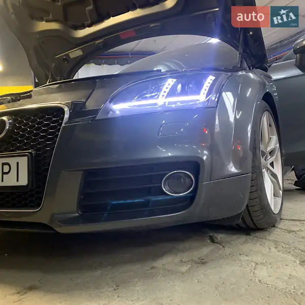 Купе Audi TT 2010 в 