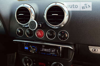 Купе Audi TT 2001 в 