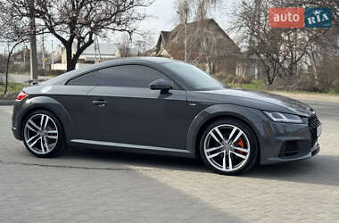 Купе Audi TT 2016 в 