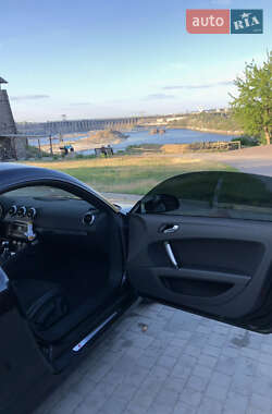Купе Audi TT 2010 в 