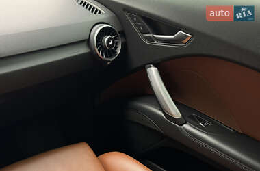 Купе Audi TT 2015 в 