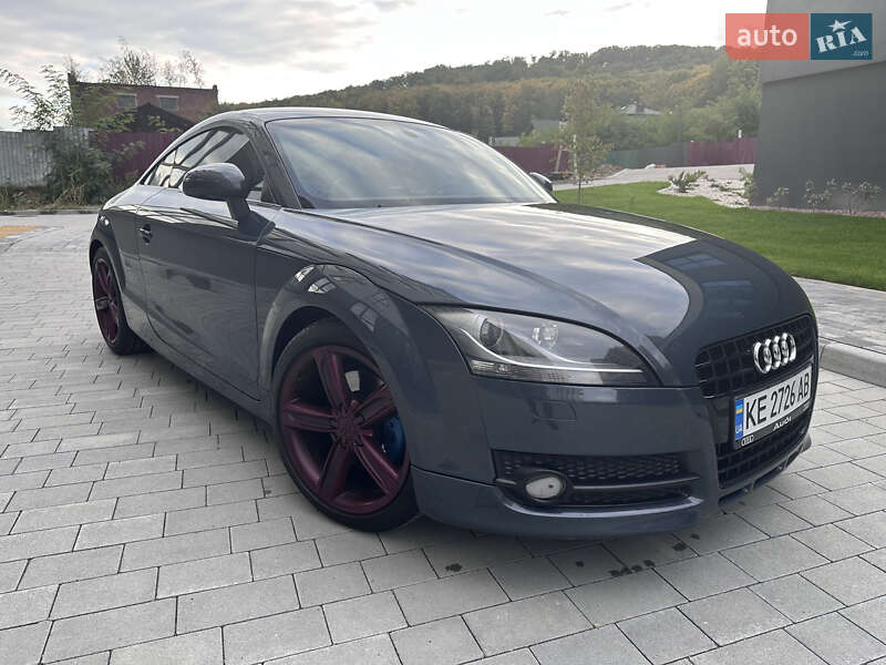 Купе Audi TT 2010 в 