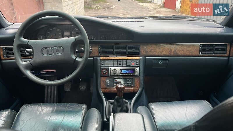 Седан Audi V8 1989 в Чернигове