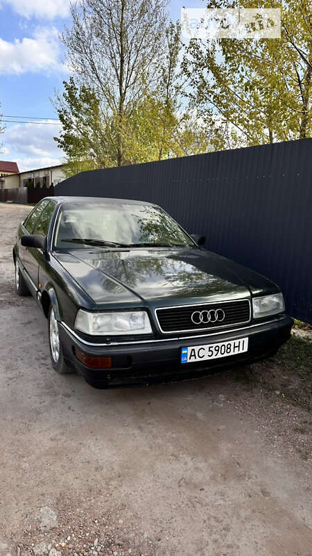 Седан Audi V8 1992 в Нововолынске