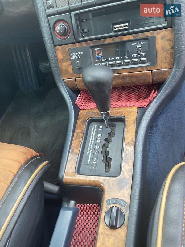 Седан Audi V8 1989 в Первомайске