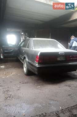 Седан Audi V8 1990 в 