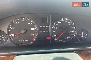 Седан Audi V8 1990 в 