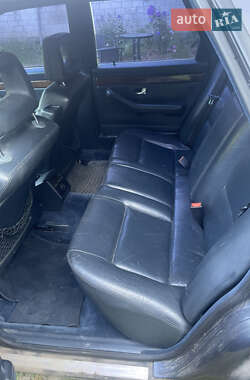 Седан Audi V8 1990 в 