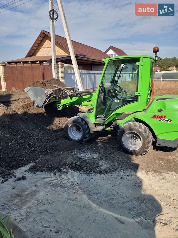 Минипогрузчик Avant 700 серия 2024 в Киеве