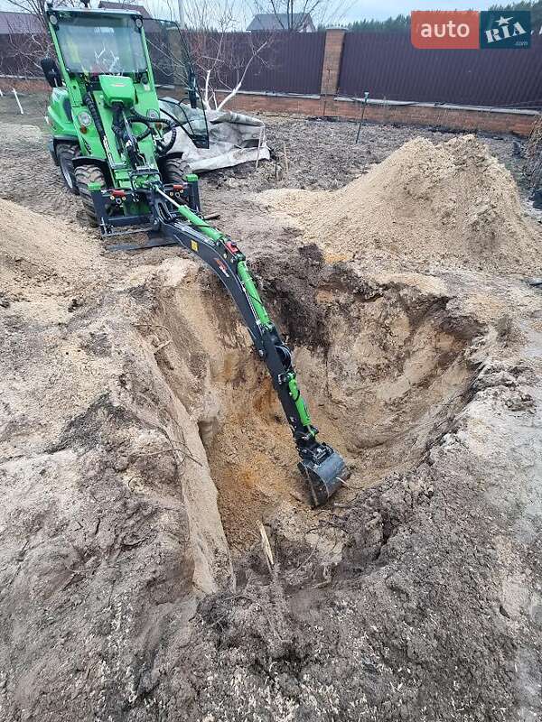 Минипогрузчик Avant 700 серия 2024 в Киеве