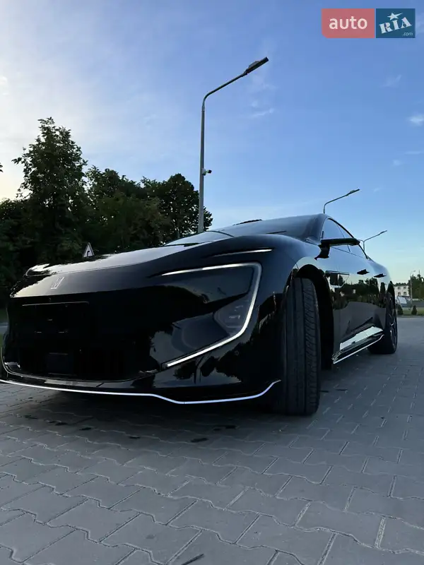 Седан Avatr 12 2024 в 