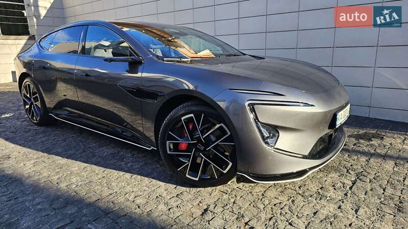 Седан Avatr 12 2024 в Киеве