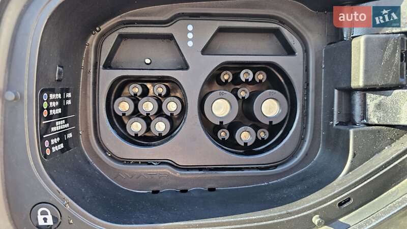 Седан Avatr 12 2024 в Киеве