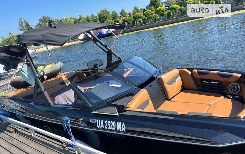 Катер Axis Wake A 2021 в 